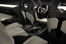 2017 Lamborghini Urus SUV image gallery